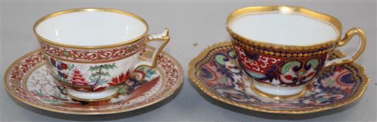 A Flight Barr & Barr Imari palette porcelain trio, c.1820, and two cups and a saucer, 15cm